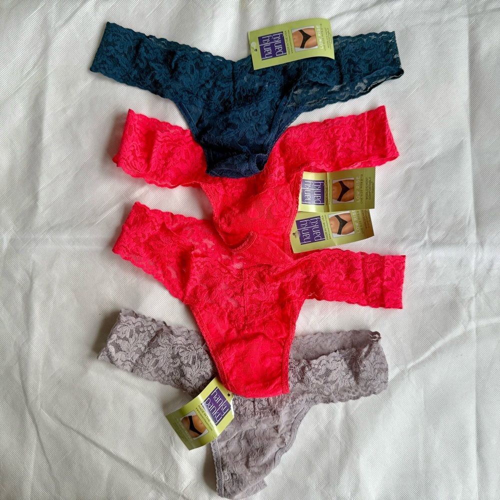 Lot of 4 Hanky Panky NWT Signature Lace Low-Rise Thongs, One Size Fits Most